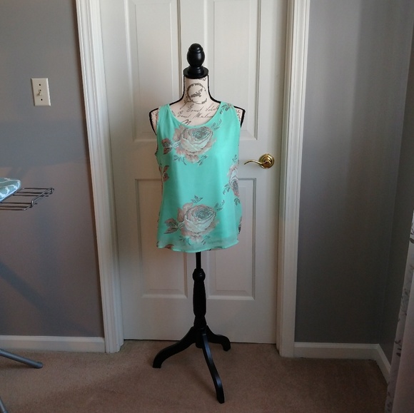 Ann Taylor Tops - Ann Taylor Sleeveless top